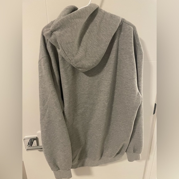 Grey oversize hoody! Snug around the waist and fluffy inside! - Picture 3 of 3